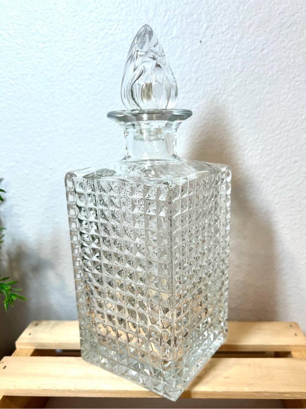 Luigi Bormioli Mixology 26.5 oz Elixir Decanter w Mismatched Flame Stopper